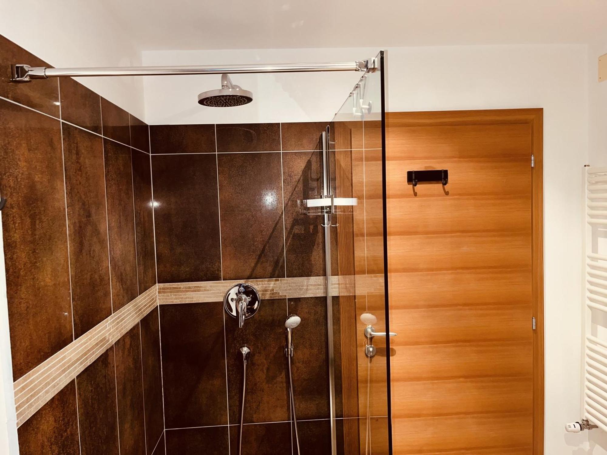 Residence Zirmer Wohnung Wasser กัสเตลรอตโต ภายนอก รูปภาพ